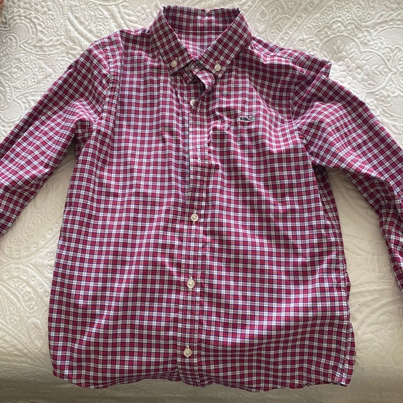 2 Vineyard Vines button down shirts size 7 boys like new - Picture 1 of 4